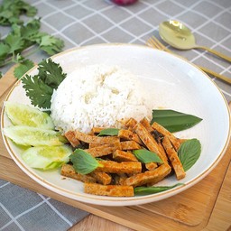 ข้าวหมูยอผัดพริกแกงโหระพา