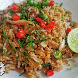 ข้าวผัดไข่ใส่ชะอม+เนื้อสัตว์ตามใจ ใส่พริกซอย