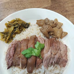 ข้าวขาหมูเนื้อหนัง+ไส้