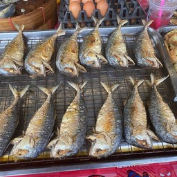 ปลาทูทอดตลาดแตก (ตลาดพูนทรัพย์)