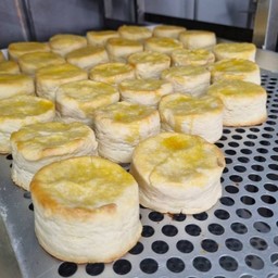 สโคนเนยสด