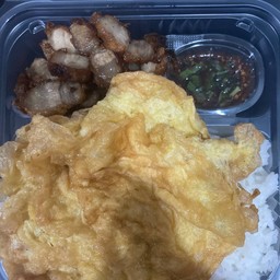 ข้าวหมูสามชั้นทอด + ไข่เจียว