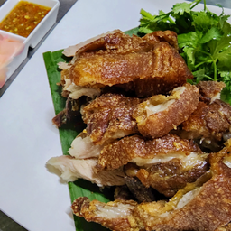 ขาหมูตุ๋นยาจีนทอดกรอบ