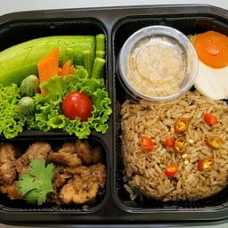 BH-102 ข้าวน้ำพริกลงเรือ(ข้าวกล้อง) + ไก่กระเทียม(อาหารสุขภาพ)