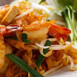 ผัดไทยเส้นจันท์กุ้งสด