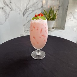 โยเกิร์ตสตอเบอร์รี่ Strawberry yogurt