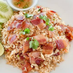 ข้าวผัดเบคอน