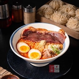 ราเมนซุปหม่าล่าเนื้อสันนอกเบิร์นไฟ-Mala Beef Striploin Ramen(เบจ ทงคตสึซุป)