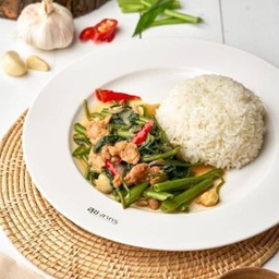 ข้าวผัดผักบุ้ง          Morning glory and plant-based meat with rice