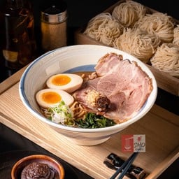 ราเมนแบล็คมิโสะหมูสันคอชาชู-Black Miso Pork Neck Chashu Ramen