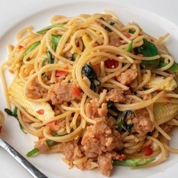 สปาเก็ตตี้ขี้เมา              Spicy Spaghetti with Plant-based meat and basil