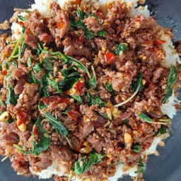 กะเพราเนื้อสับ + ซุปสาหร่าย