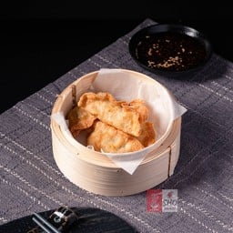 เกี๊ยวซ่าหมูเพค่ะซอสโชยุ 4 ชิ้น - Deep Fried Gyoza