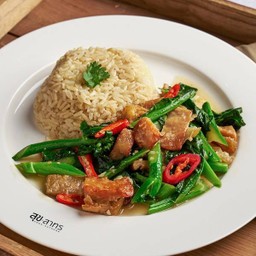 ข้าวคะน้าฮ่องกงสามกรอบเจ          J Rice with Hong Kong kale and fried plant-based meat