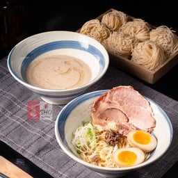 ราเมนทรัฟเฟิลครีมมี่ซุปหมูสันคอชาชู-Truffles Creamy Soup Pork Neck Chashu Ramen