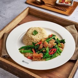 ข้าวคะน้าฮ่องกงสามกรอบ          Kale with plant-based crispy plant based and rice