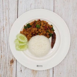 ข้าวกะเพราคั่วพริกแห้งเจ          Rice with stir-fried plant-based meat, basil and dried chili J