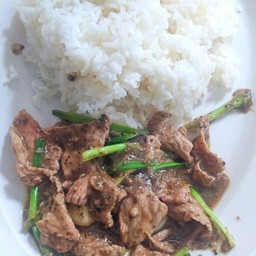 ผัดพริกไทยดำเนื้อ