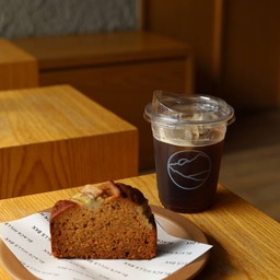 Morning call promotion (8:00-12:00) Americano & bananabread