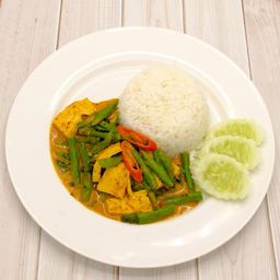 ข้าวเต้าหู้ใต้หวันผัดพริกแกง          Rice with Thai spicy tofu