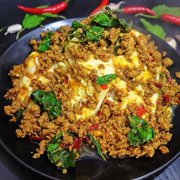 ข้าวไข่ข้นราดกะเพรา