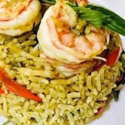 ข้าวผัดเครื่องแกงเขียวหวานกุ้ง