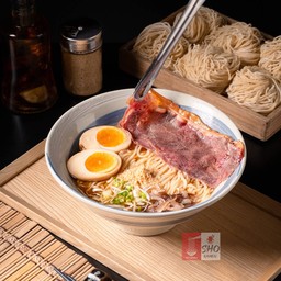 ราเมนโชยุเนื้อสันนอกเบิร์นไฟ-Shoyu Beef Striploin Ramen
