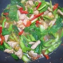 ข้าวผัดคะน้าหมูชิ้น