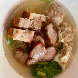 บะหมี่ หมูกรอบ หมูแดง เกี๊ยว