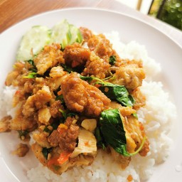 ข้าวกระเพราไก่กรอบ