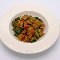 กะเพราสามกรอบเจ (กับข้าว)          Fried plant-based meat and basil J