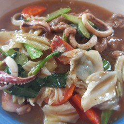 ราดหน้าทะเลเส้นใหญ่