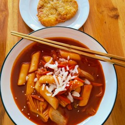 ต๊อกผัดกิมจิกับหมูทอด