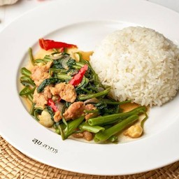 ข้าวผัดผักบุ้งเจ          Rice with morning glory and plant-based meat J