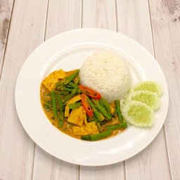 ข้าวเต้าหู้ไต้หวันผัดพริกแกงเจ          Rice with Thai spicy tofu J