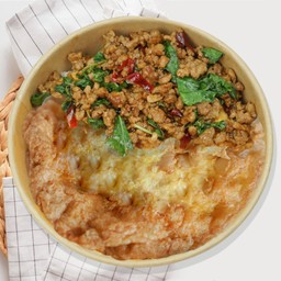 กระเพราหมูสับพริกแห้ง + ไข่เจียว