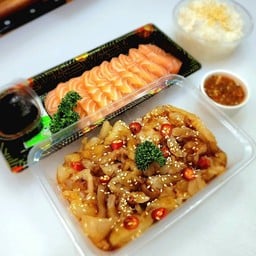 แมงกะพรุนน้ำมันงา+แซลม่อนซาซิมิ