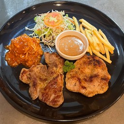 สเต็กหมูสันนอก+หมูพริกไทยดำ
