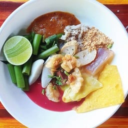 ก๋วยเตี๋ยวตำลึงทอง