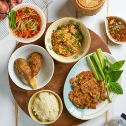 ชุดอีสานคอมโบ้เจ  i-Sarn Combo J  i-Sarn style spicy salads and grilled plant-based  and stick rice