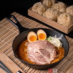 ราเมนแกงกะหรี่หมูสันคอชาชู-Curry Pork Neck Chashu Ramen
