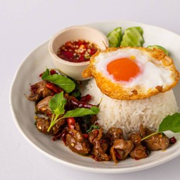 กะเพราเนื้อน่องลาย+ไข่ดาว