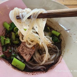 เส้นเล็กหมู