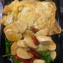 กะเพราลูกชิ้นหมู