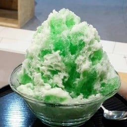 น้ำแข็งใส (น้ำเขียวเฮลบลูบอย) +นมข้น