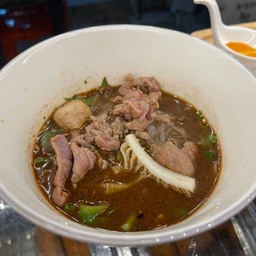 ชุดมาคู่รู้ใจ ก๋วยเตี๋ยวเรือเนื้อ2 ลวกรวมเนื้อ1 โค้ก1 กากเจียว1