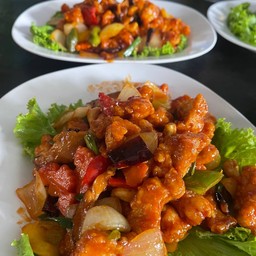 ข้าวราดไก่ผัดเม็ดมะม่วง