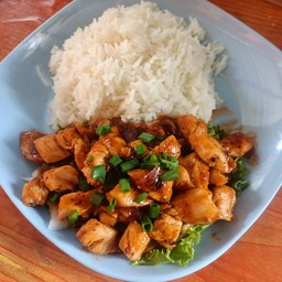 ข้าวเนื้อผัดชอสแดงพริกไทดำ