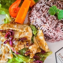 ข้าวยำสเต็กหมูแซ่บสูตรคลีน 390kcal