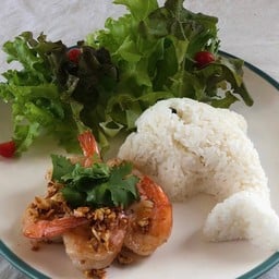 ข้าวกุ้งกระเทียม Garlic shrimp with rice
